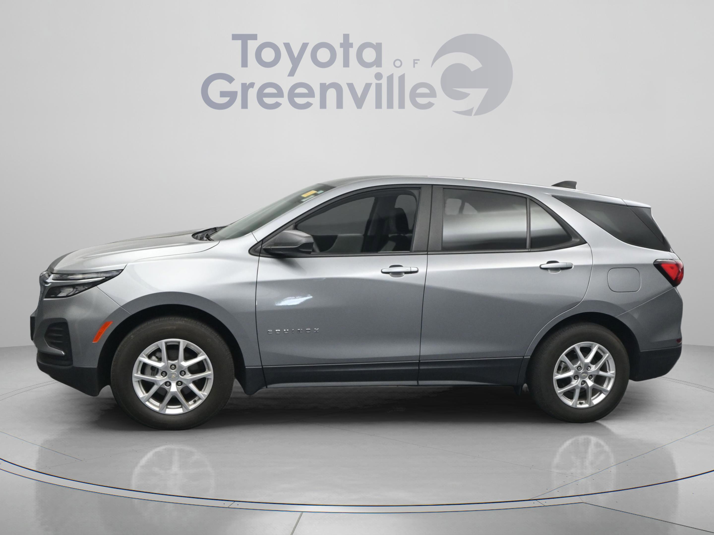 Used 2023 Chevrolet Equinox LS w/ LS Convenience Package FWD image 4