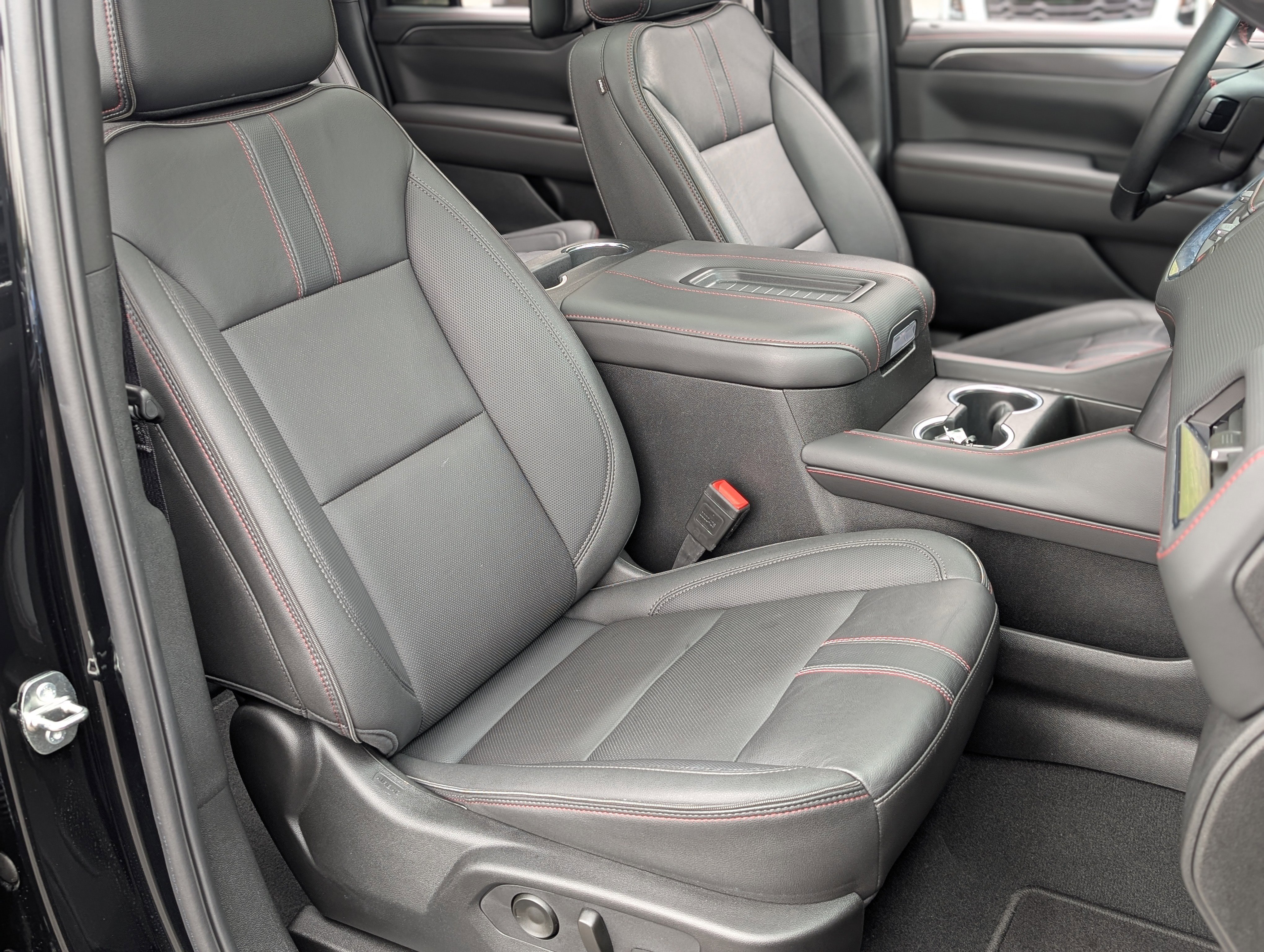 Used 2024 Chevrolet Suburban RST w/ Sport Performance Package image 24