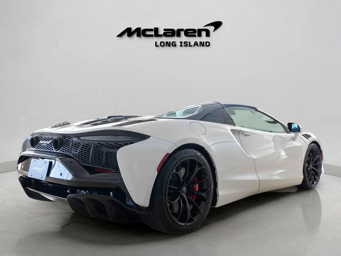 Used 2025 McLaren Artura Spider image 4