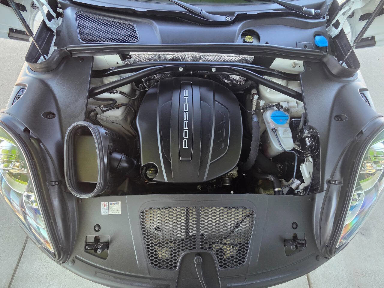 Used 2017 Porsche Macan Base AWD 4dr SUV image 52