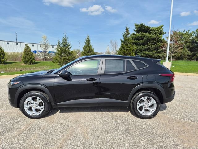 Used 2024 Chevrolet Trax LS w/ LS Convenience Package FWD image 8