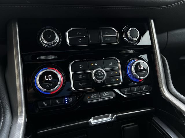Used 2022 GMC Yukon XL Denali w/ Denali Premium Package AWD/4WD image 22