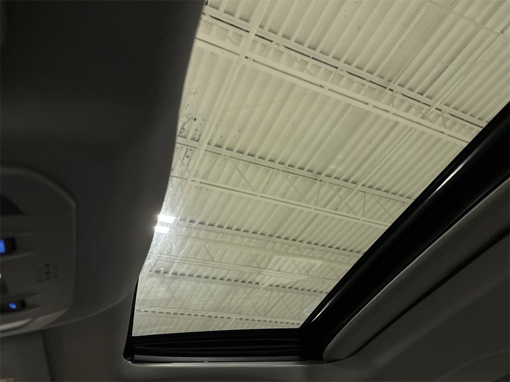 Used 2021 Toyota Highlander XLE image 18