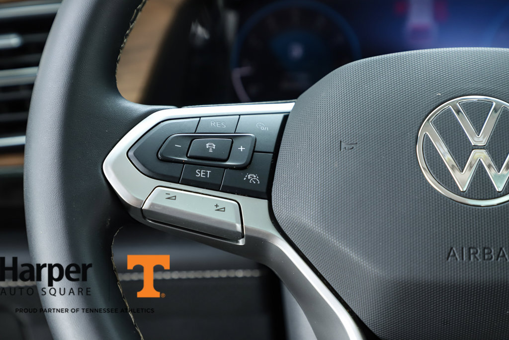 Used 2025 Volkswagen Atlas SE w/ Panoramic Sunroof Package FWD image 61