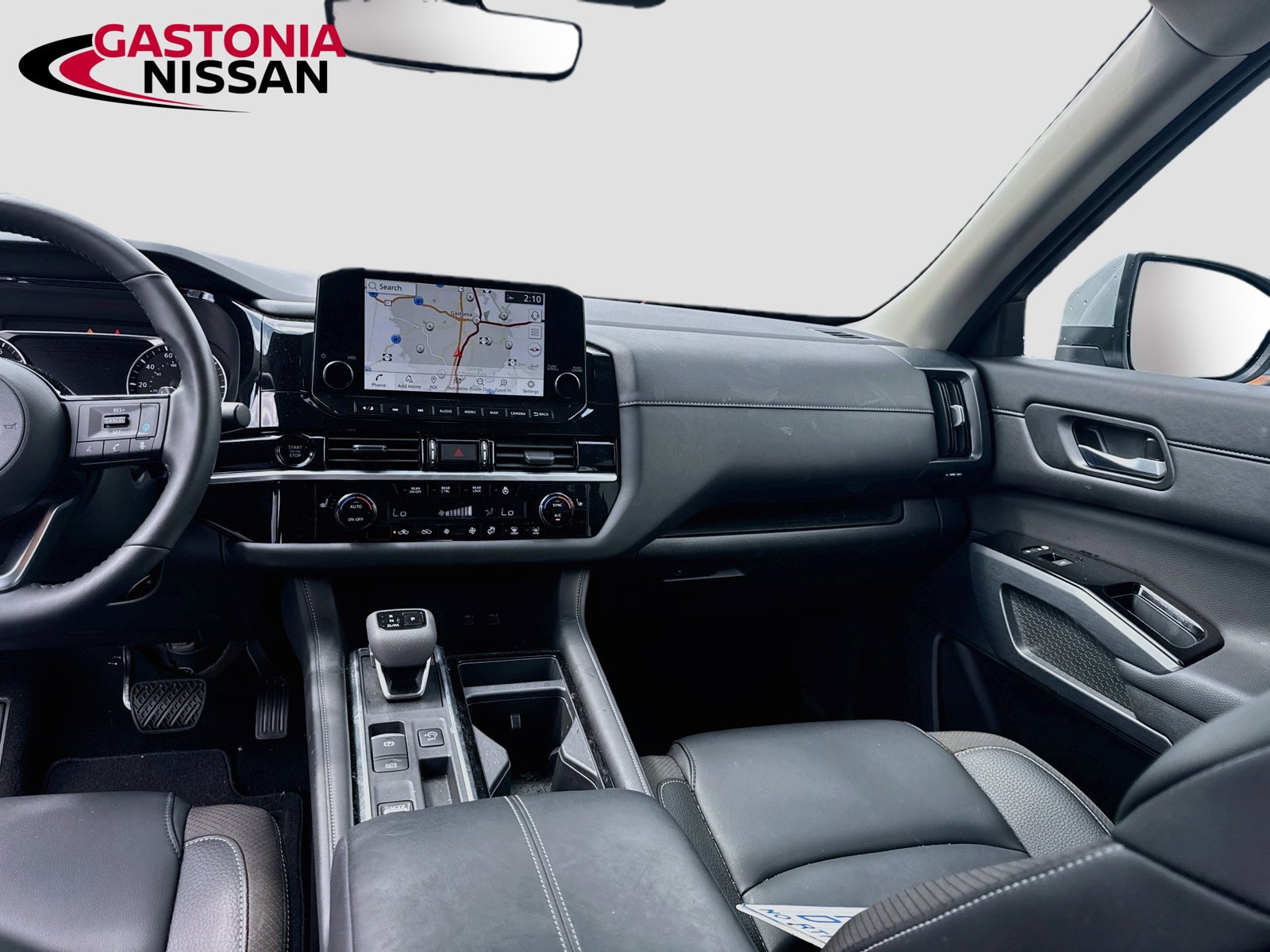 Used 2025 Nissan Pathfinder SL FWD image 30