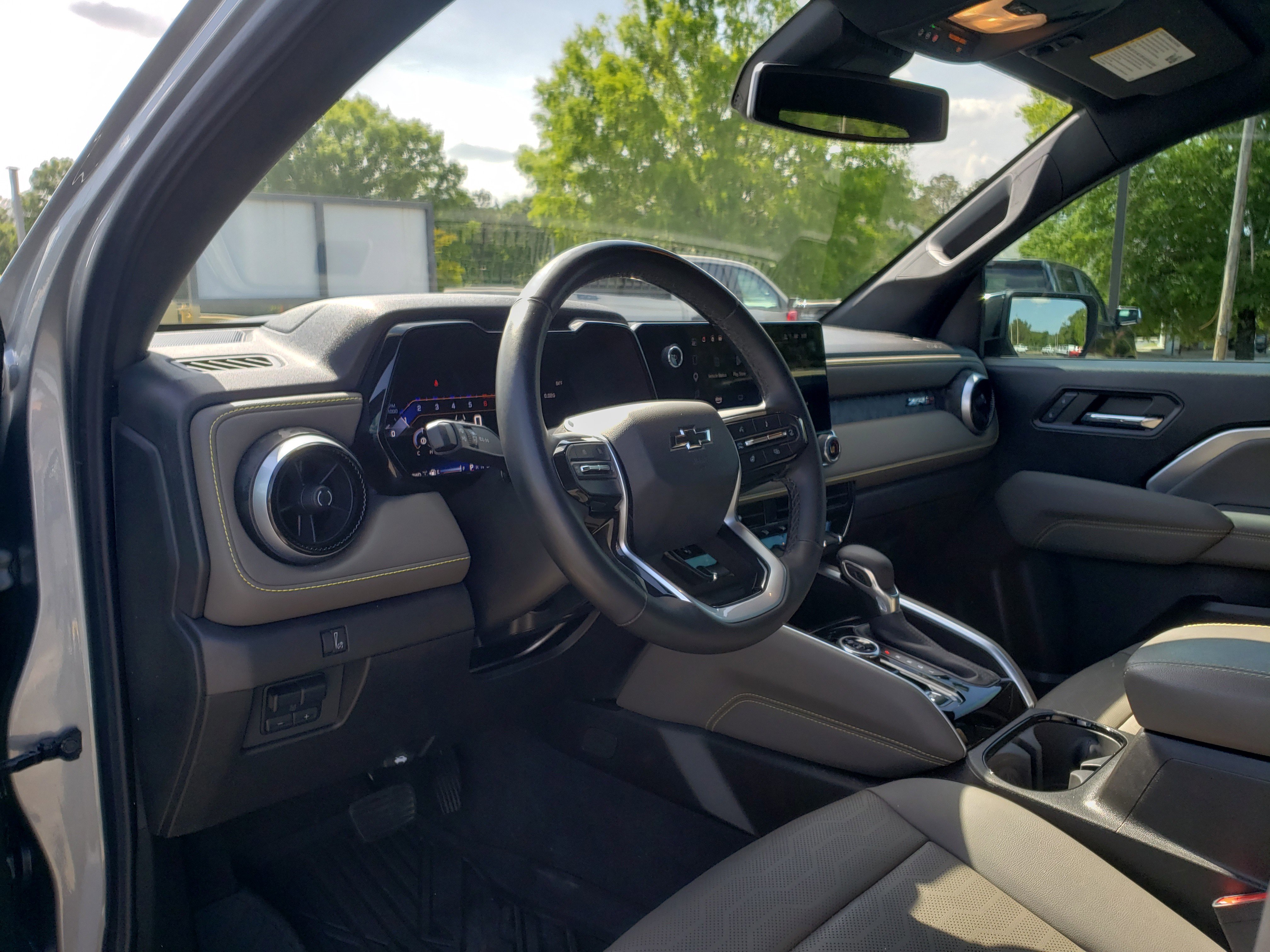 Used 2024 Chevrolet Colorado ZR2 w/ ZR2 Convenience Package III AWD/4WD image 23