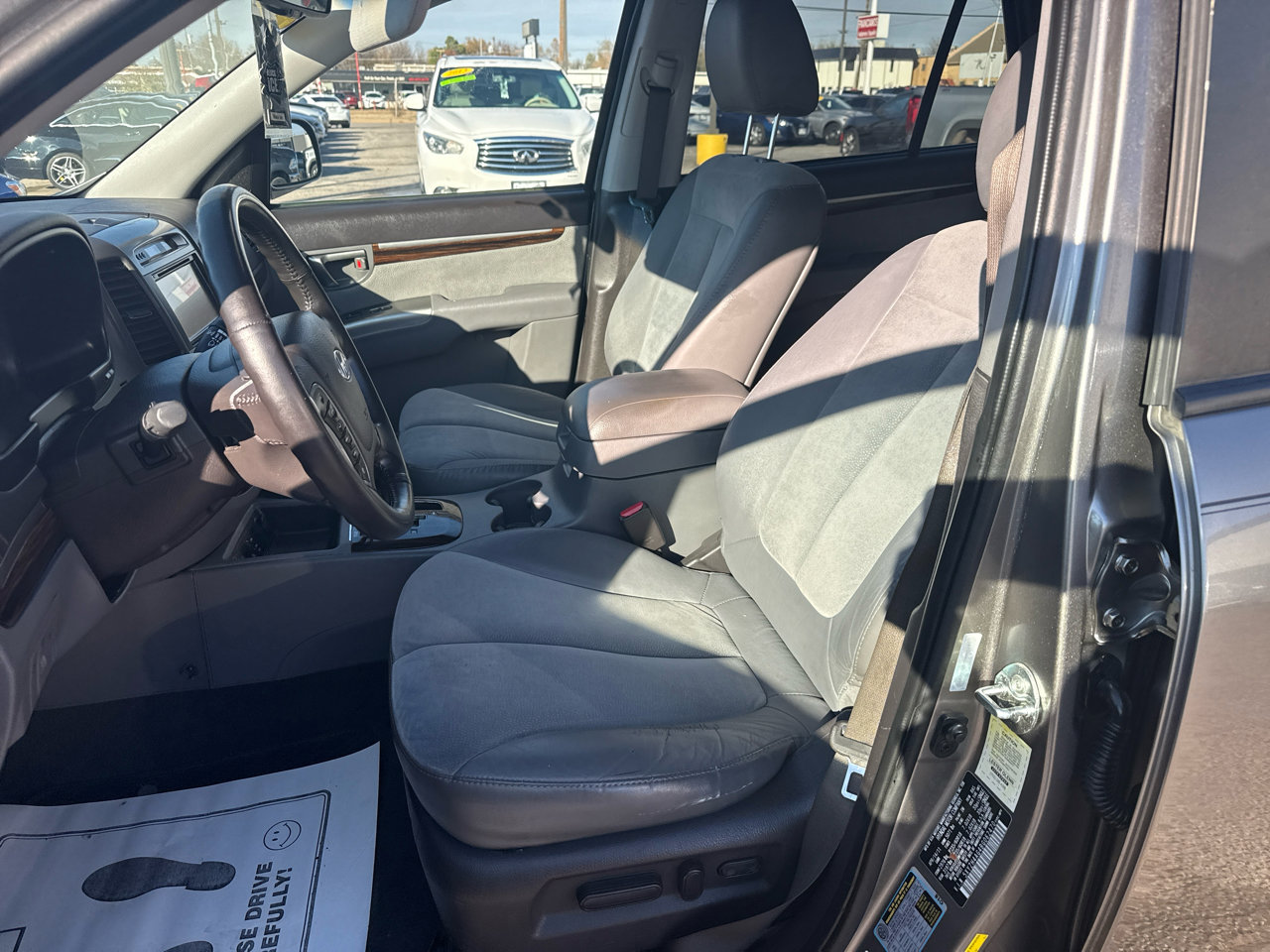 Used 2011 Hyundai Santa Fe SE image 9