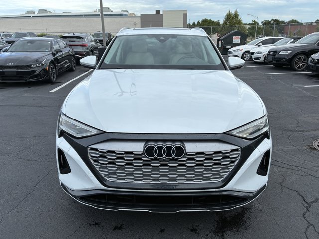 Used 2024 Audi Q8 e-tron Premium Plus w/ Premium Plus Package AWD/4WD image 2