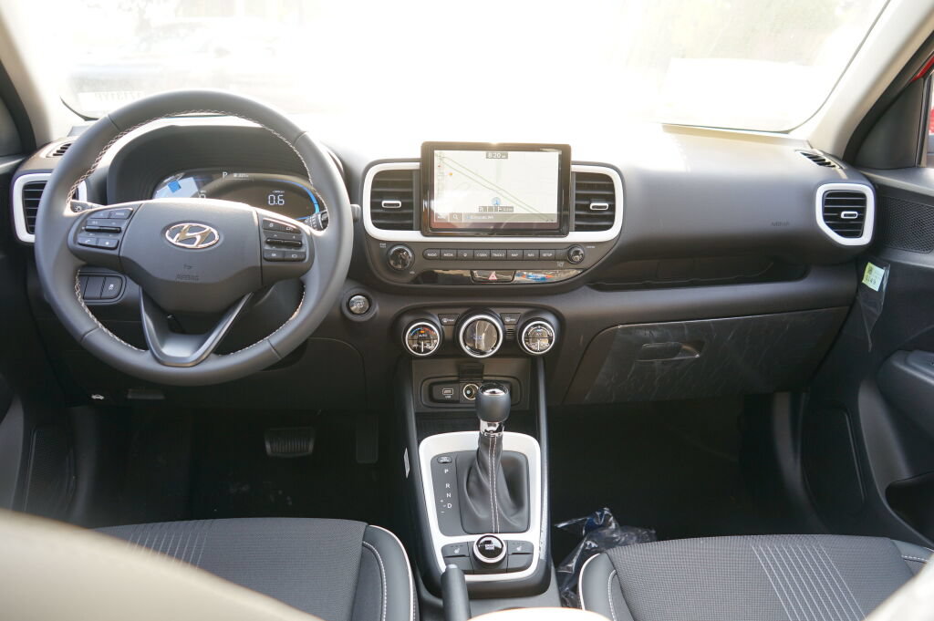 New 2025 Hyundai Venue Limited FWD image 25