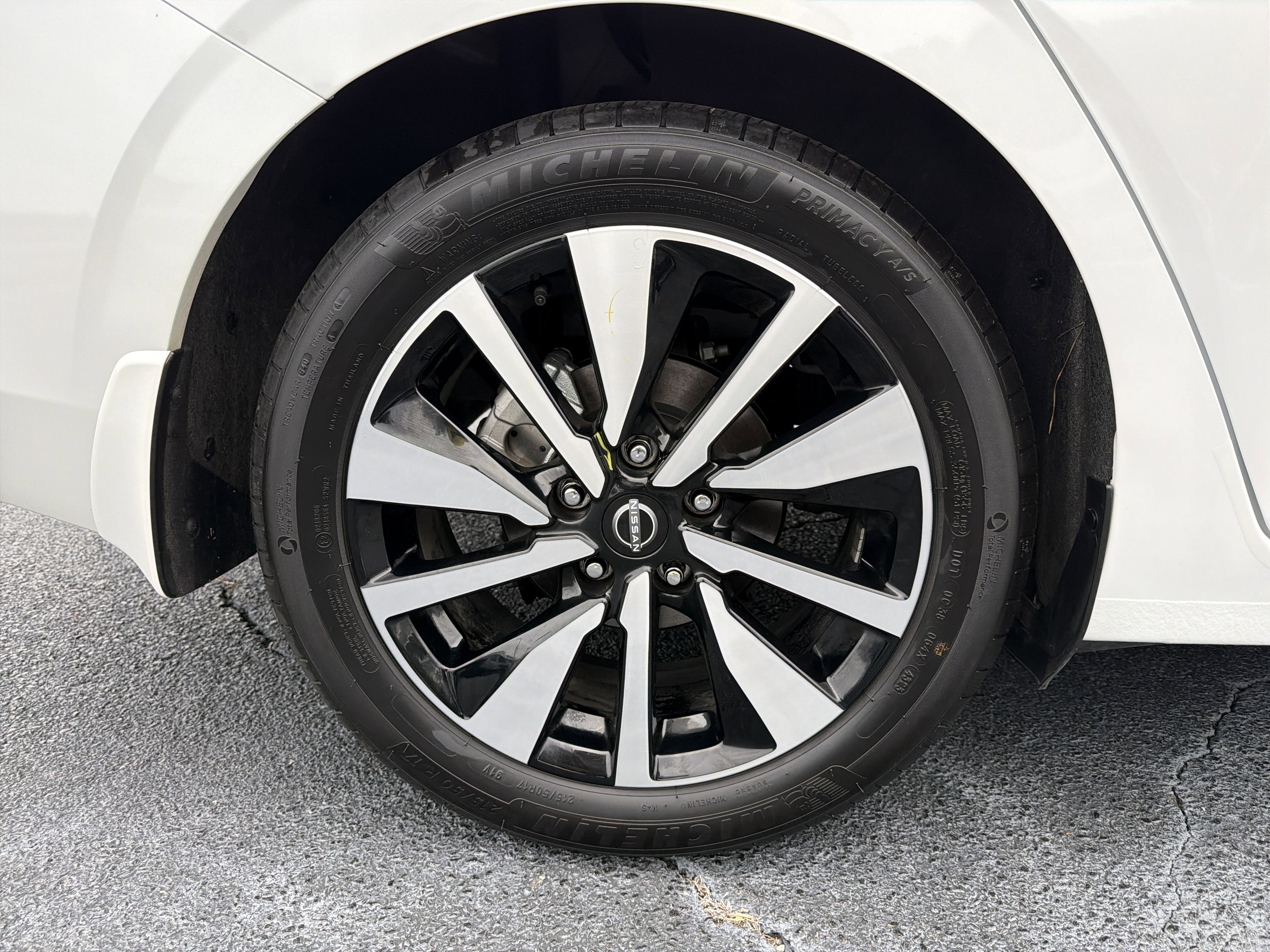 Used 2024 Nissan Sentra SV w/ SV Premium Package image 17