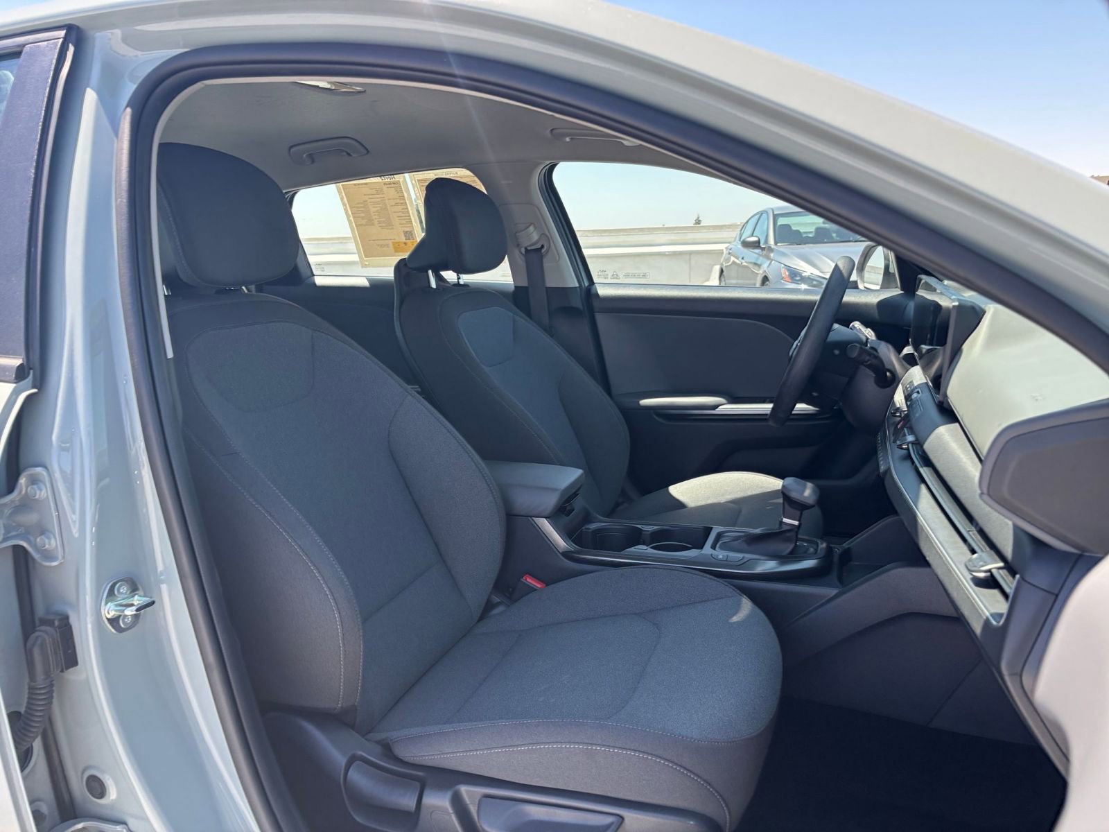 Used 2025 Kia K4 FWD image 35
