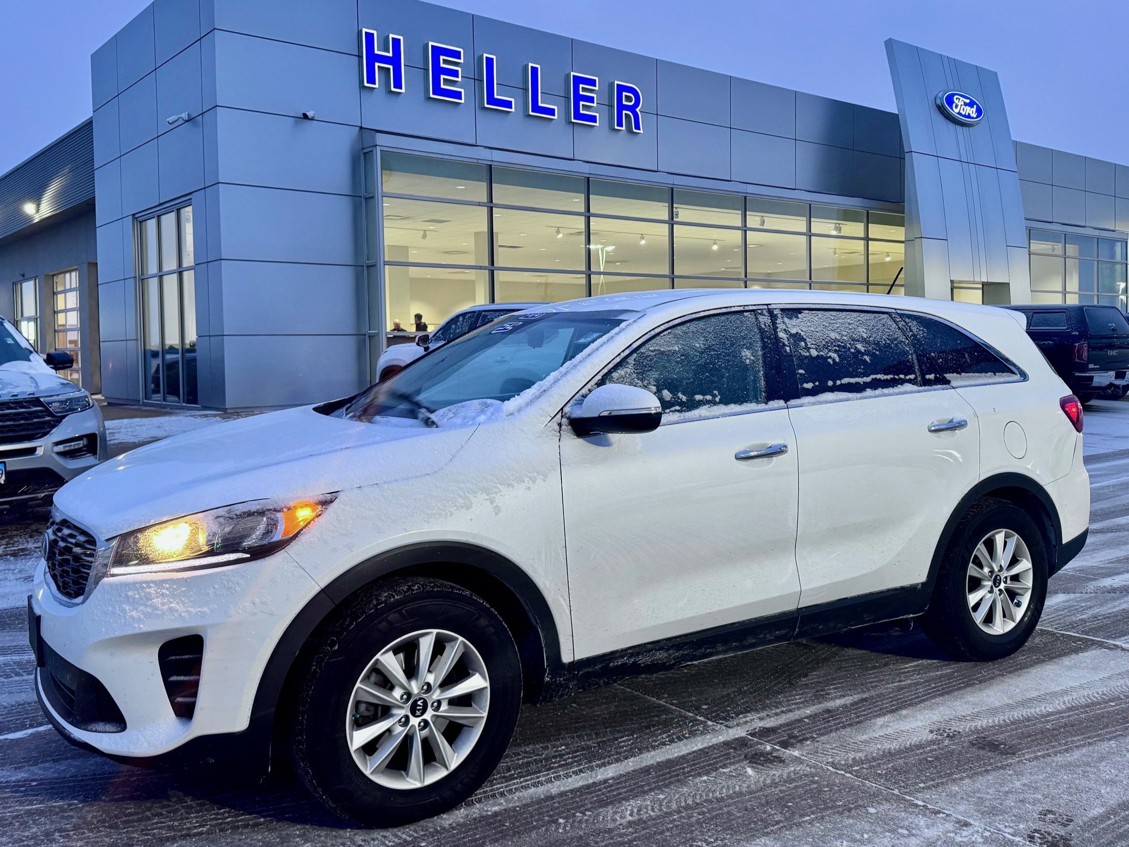 Used 2019 Kia Sorento LX image 3
