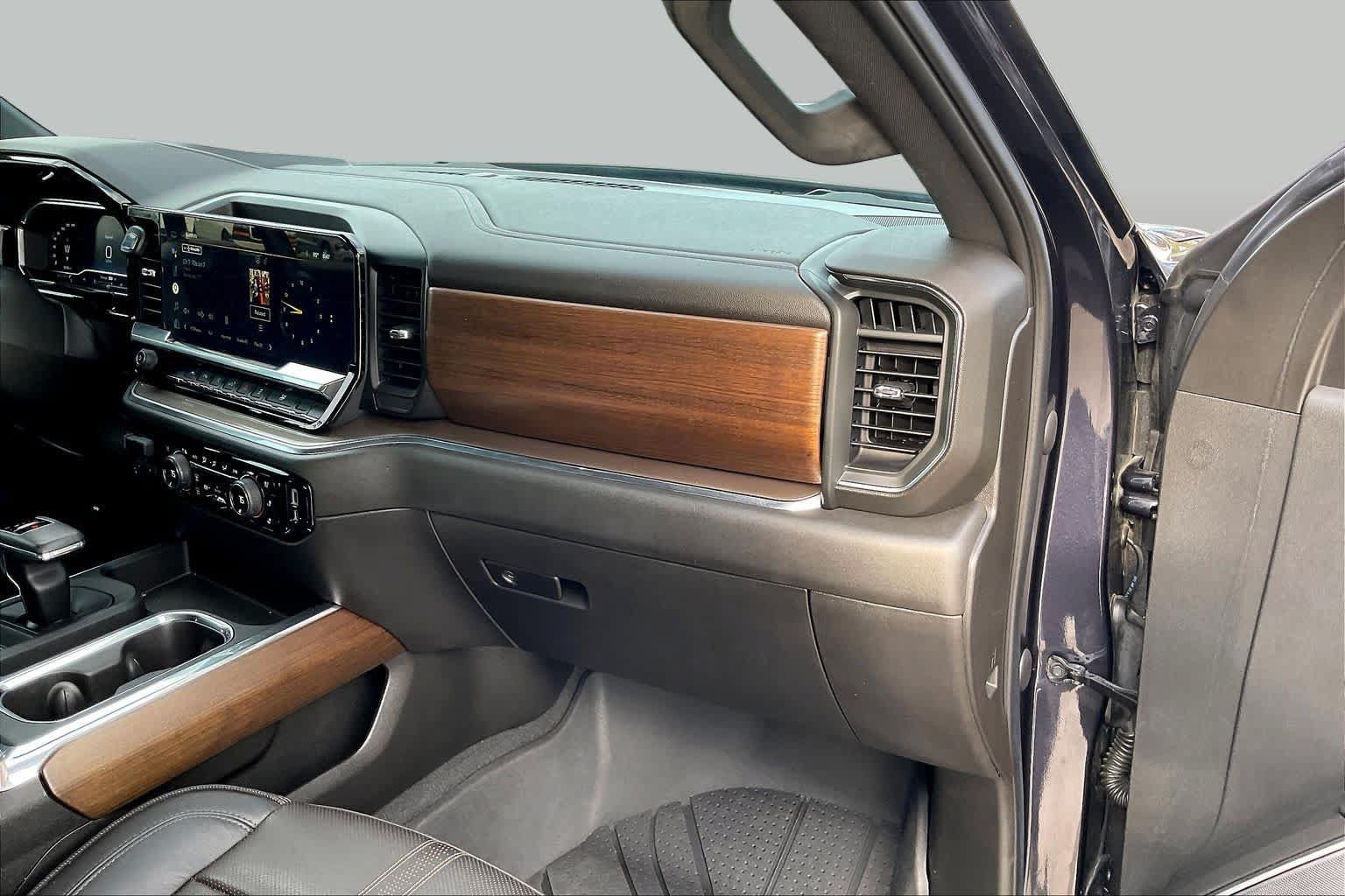 Used 2022 Chevrolet Silverado 1500 High Country w/ High Country Premium Package AWD/4WD image 19