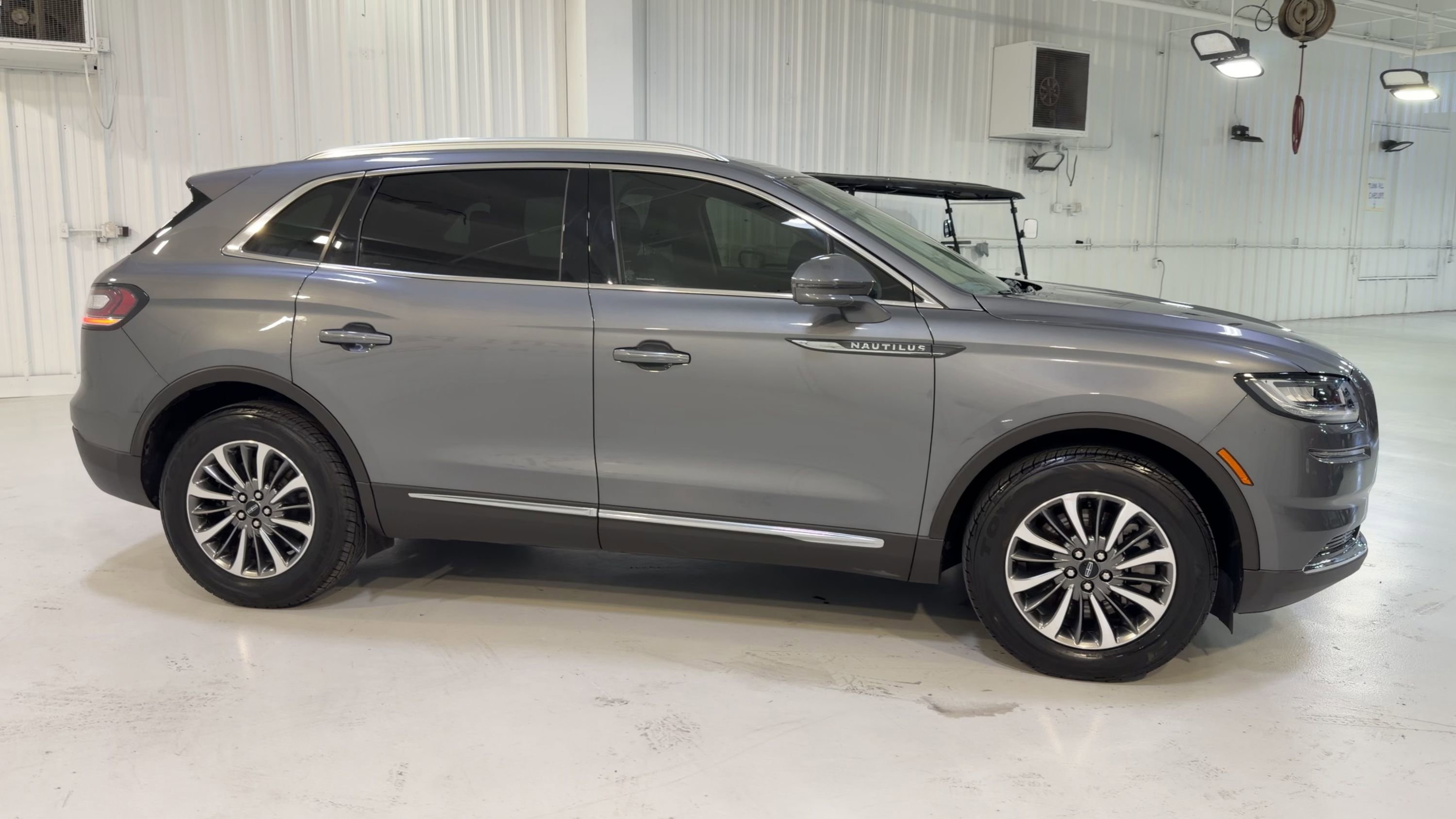 Used 2023 Lincoln Nautilus AWD w/ Premium Package image 2