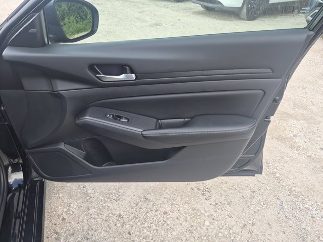 Used 2025 Nissan Altima 2.5 SV FWD image 29