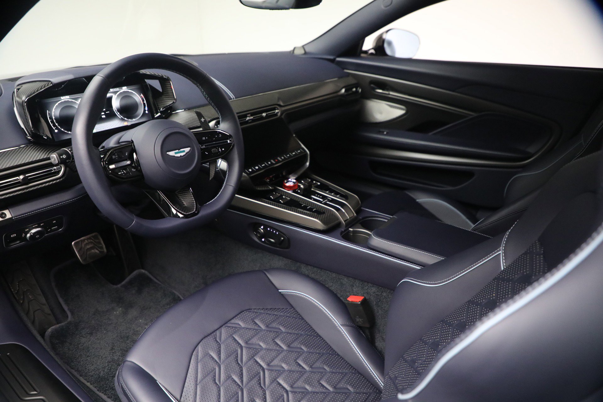 Used 2025 Aston Martin Vanquish image 13