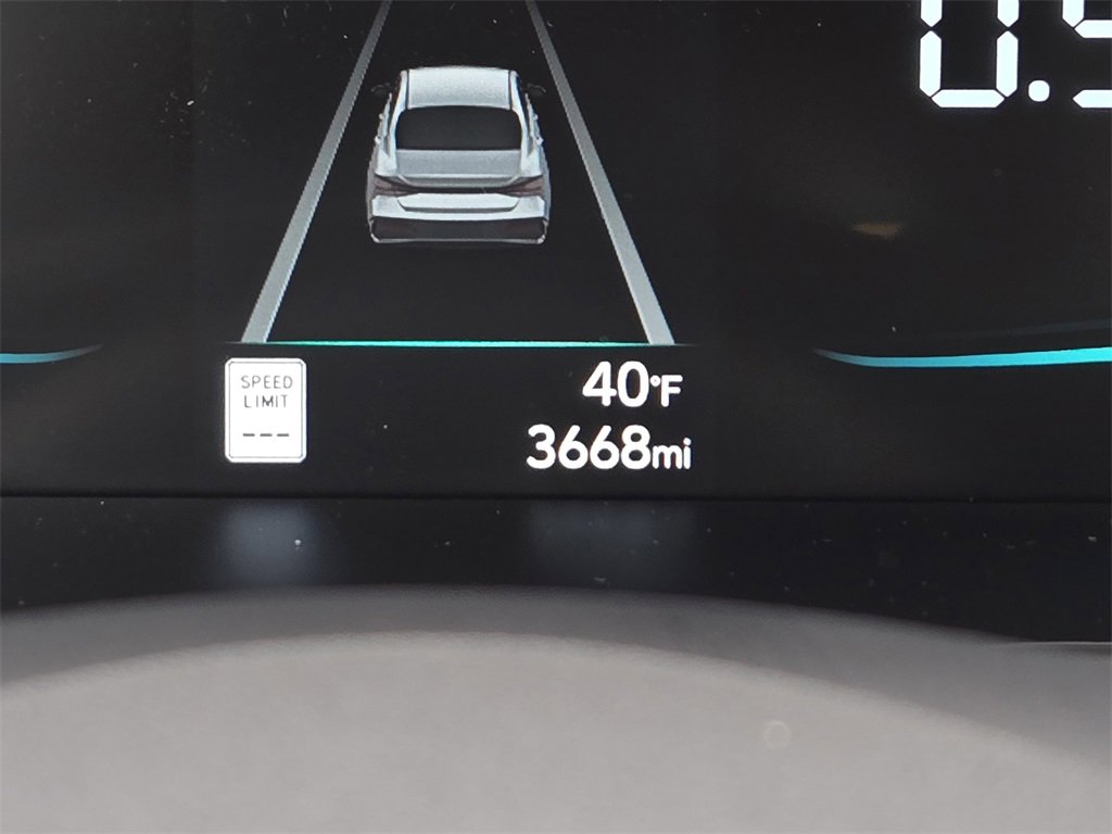 Used 2025 Hyundai Elantra Sport image 12