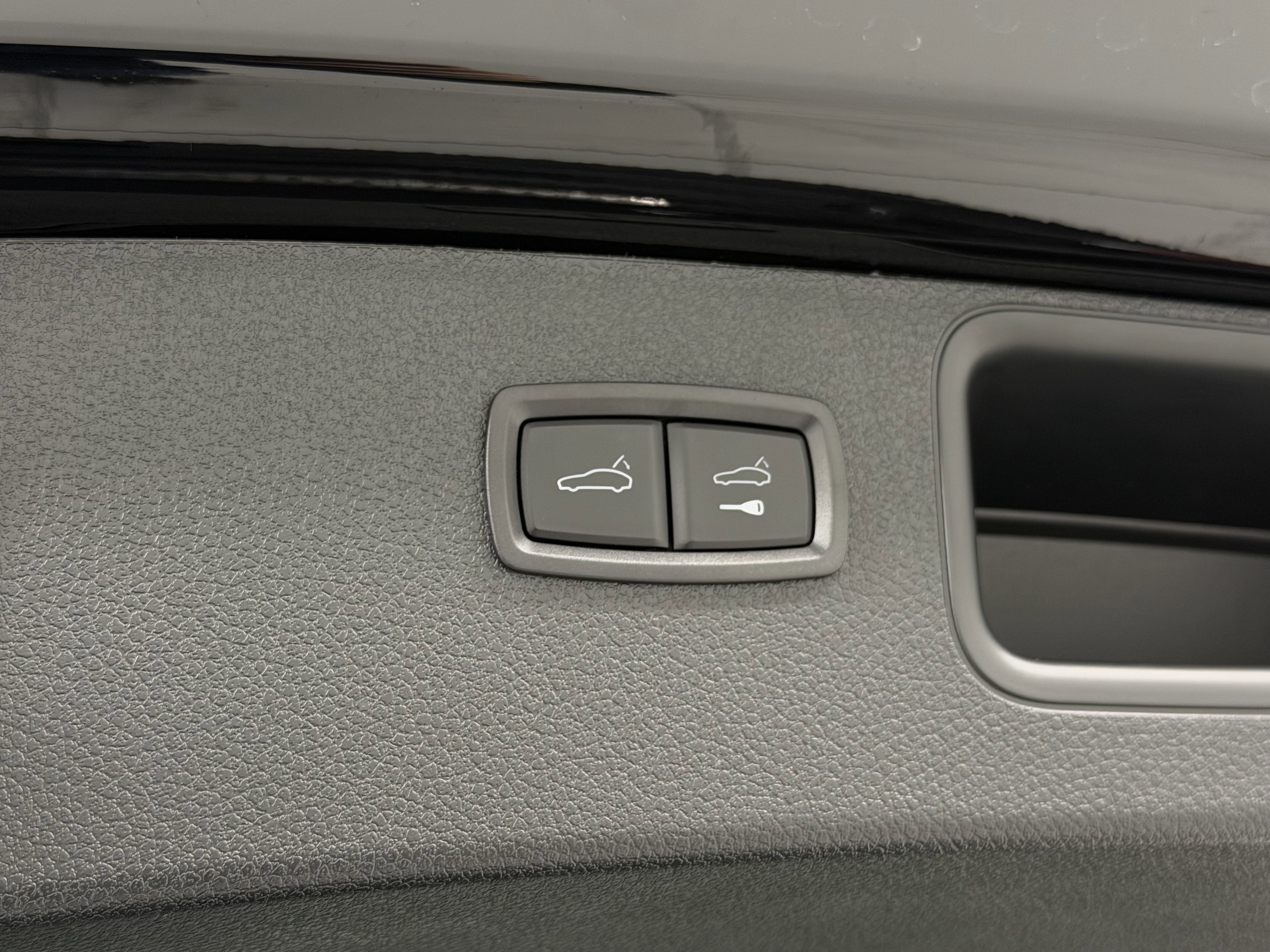 Certified 2025 Porsche Macan image 62