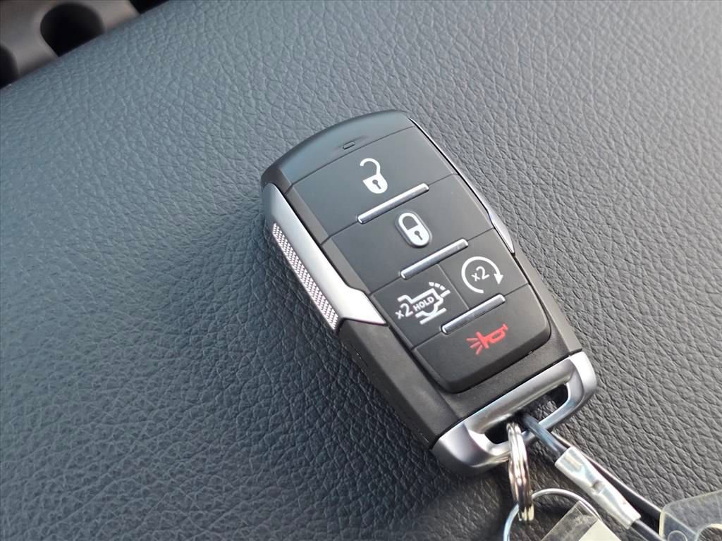 New 2026 RAM 1500 4x4 Crew Cab image 13