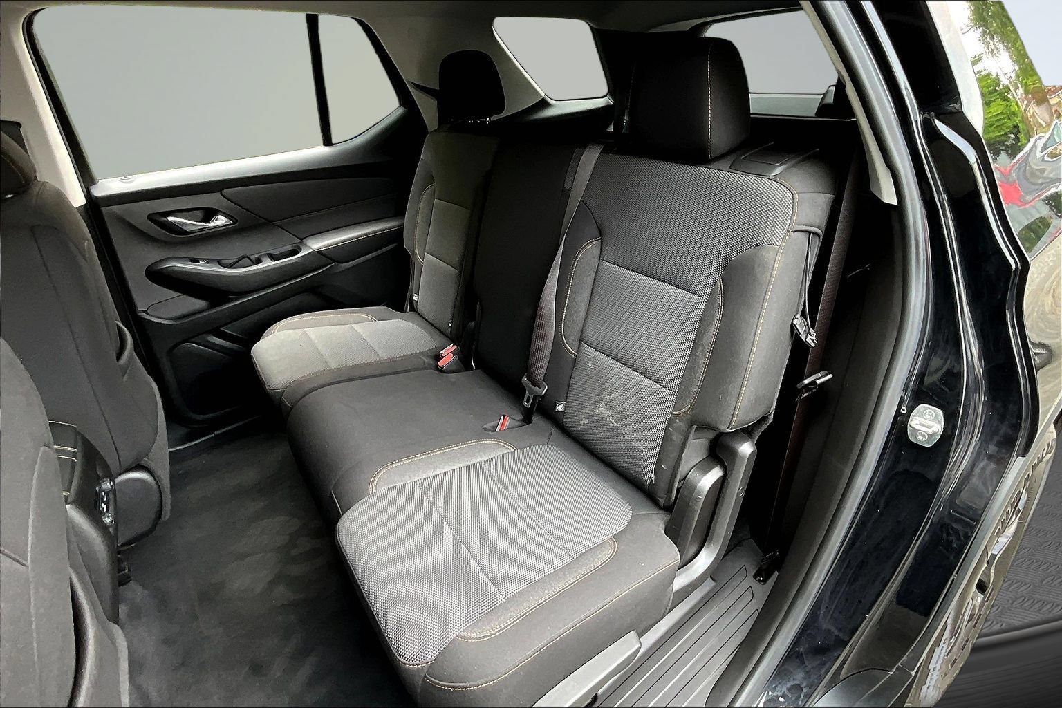 Used 2021 Chevrolet Traverse LS FWD image 21