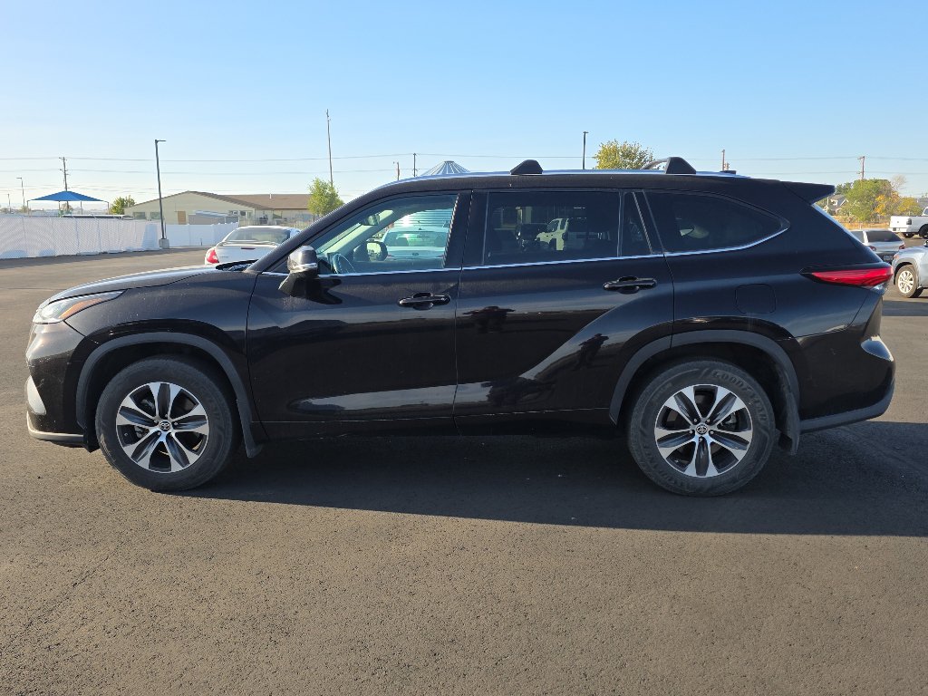 Certified 2021 Toyota Highlander XLE AWD/4WD image 4