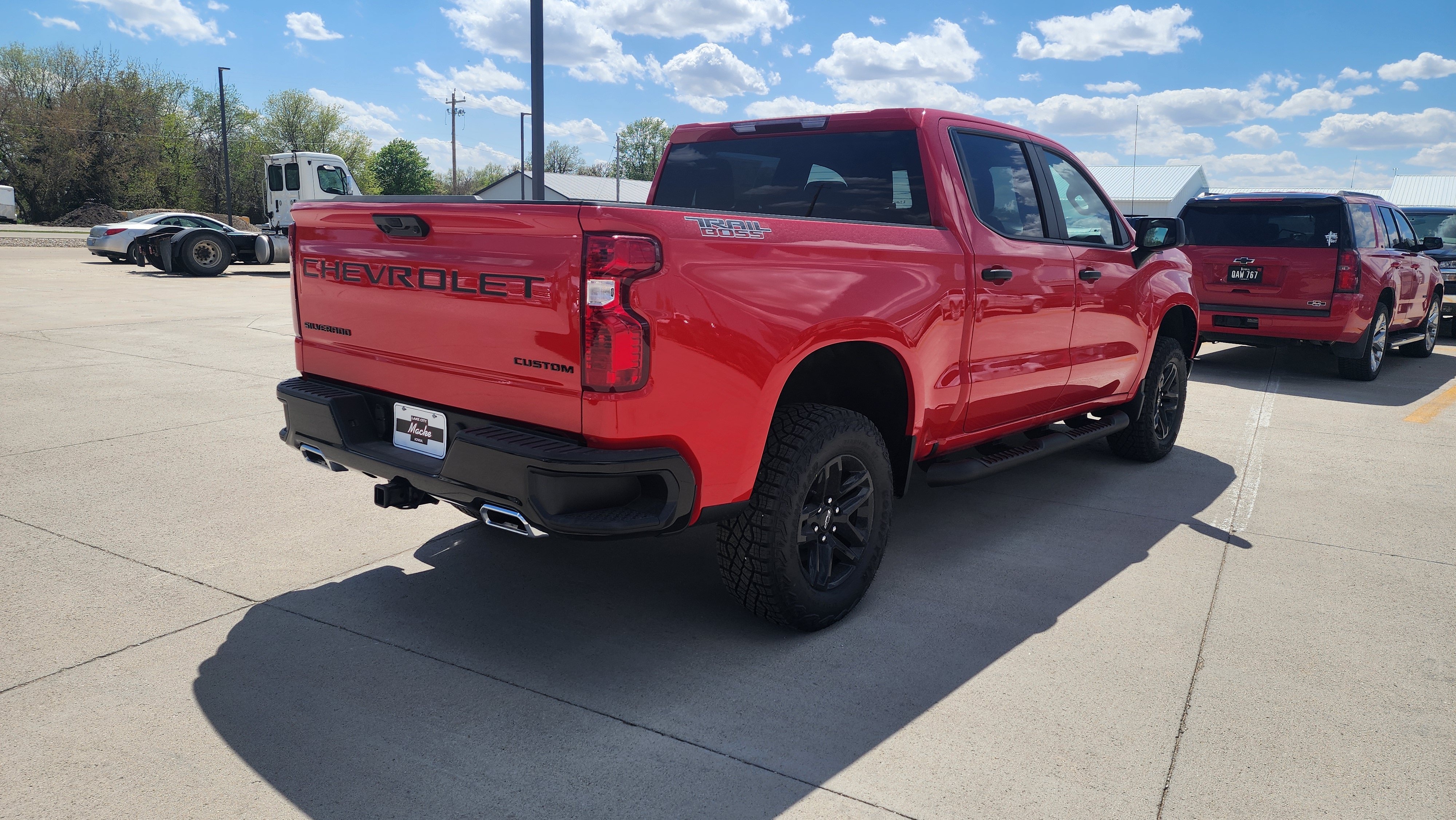 New 2026 Chevrolet Silverado 1500 Custom Trail Boss w/ LPO, Dark Essentials Package AWD/4WD image 5