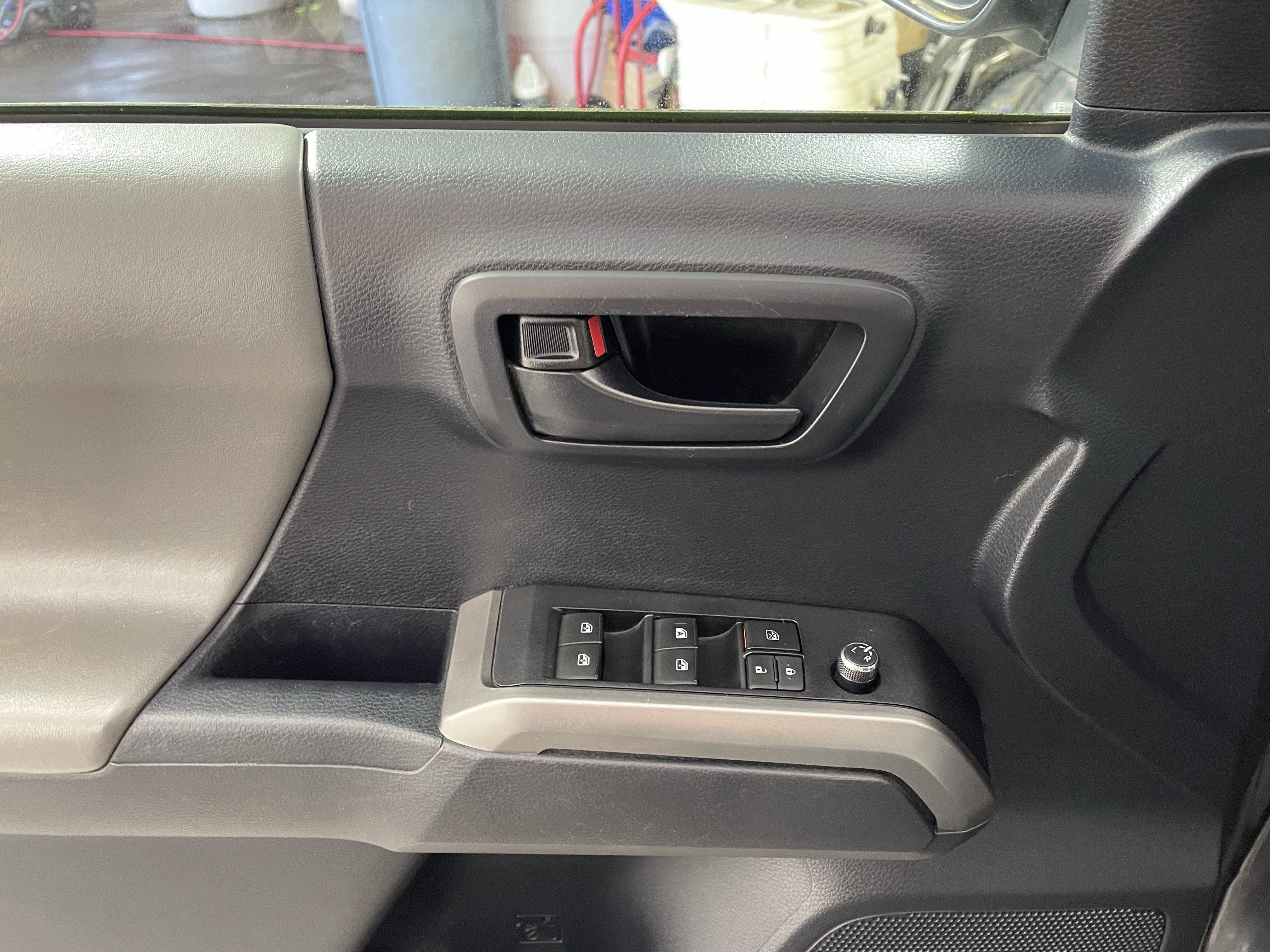 Used 2017 Toyota Tacoma SR5 w/ Tow Package AWD/4WD image 17