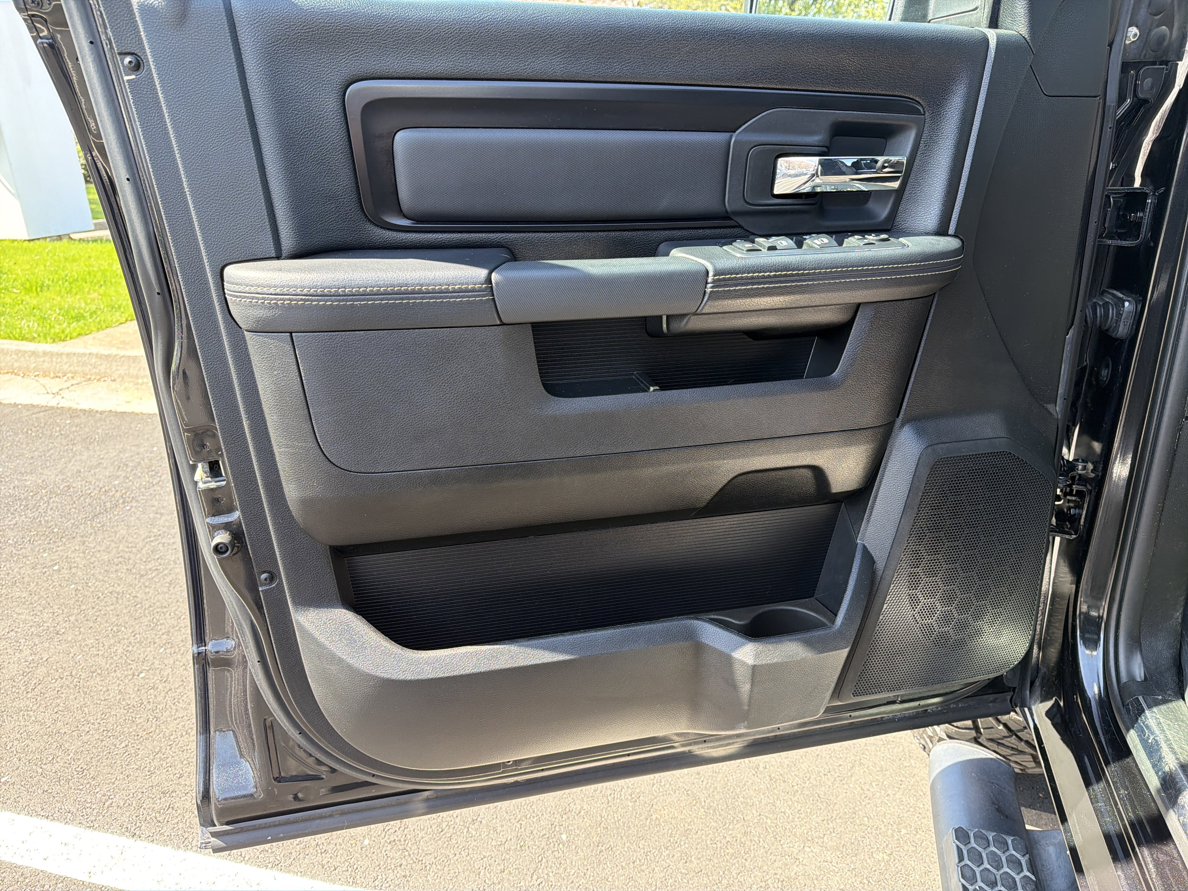 Used 2018 RAM 1500 Rebel w/ Luxury Group image 14