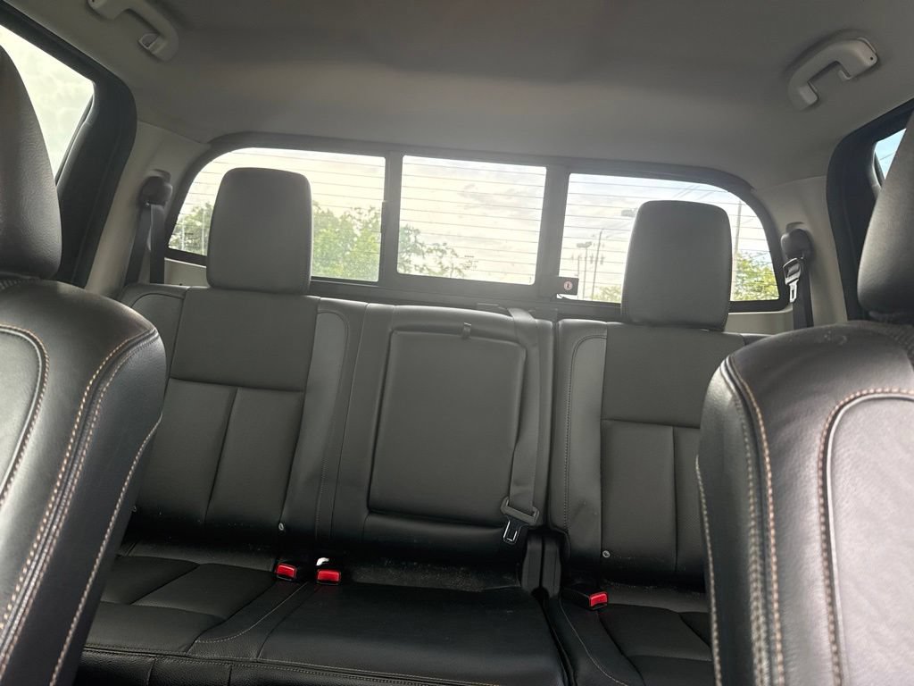Used 2017 Nissan Titan SL w/ SL Towing Convenience Package RWD image 7