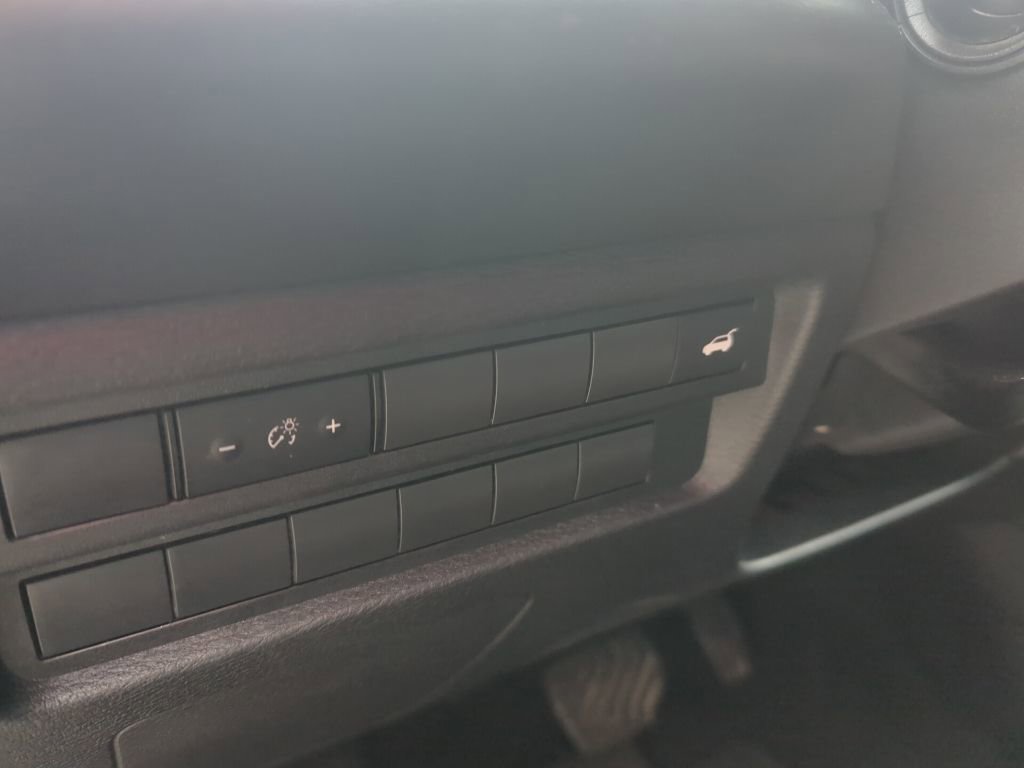 Used 2022 Mitsubishi Outlander SE image 35