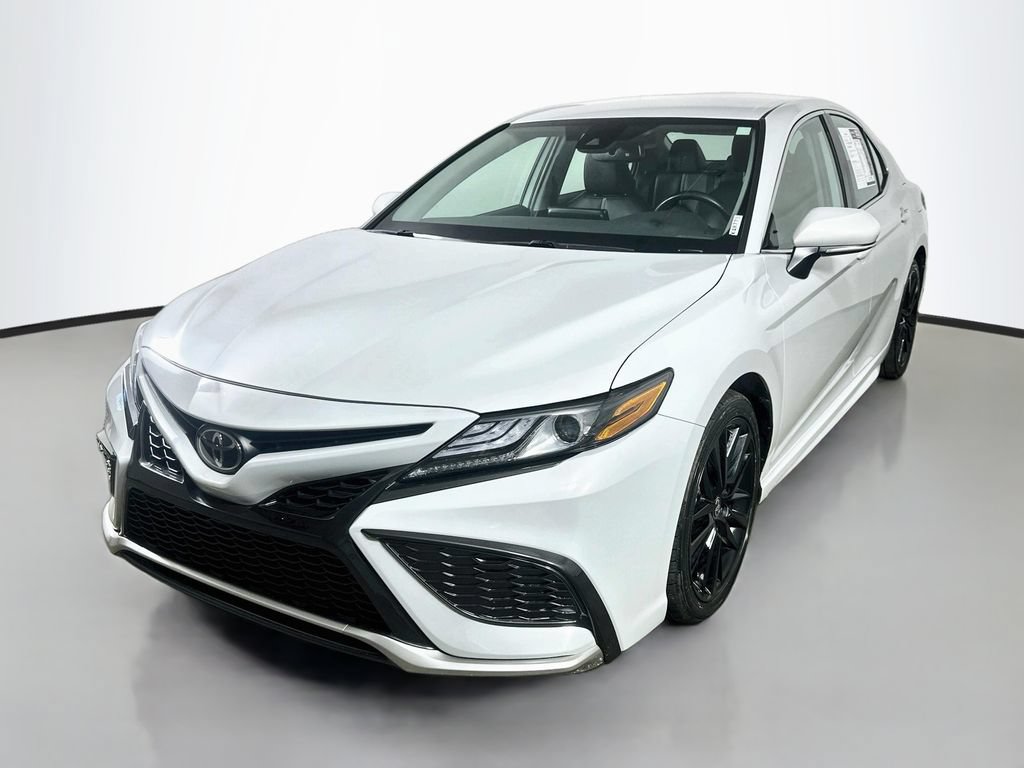 Used 2024 Toyota Camry XSE FWD image 3