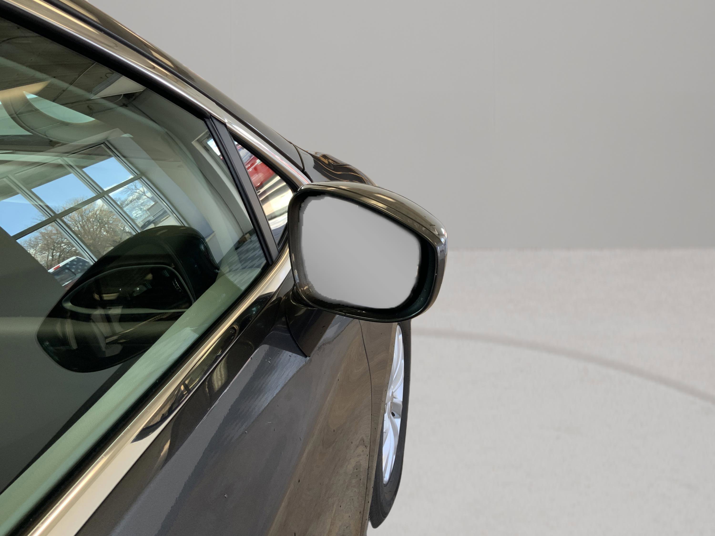 Used 2017 Chrysler Pacifica Touring-L FWD image 33