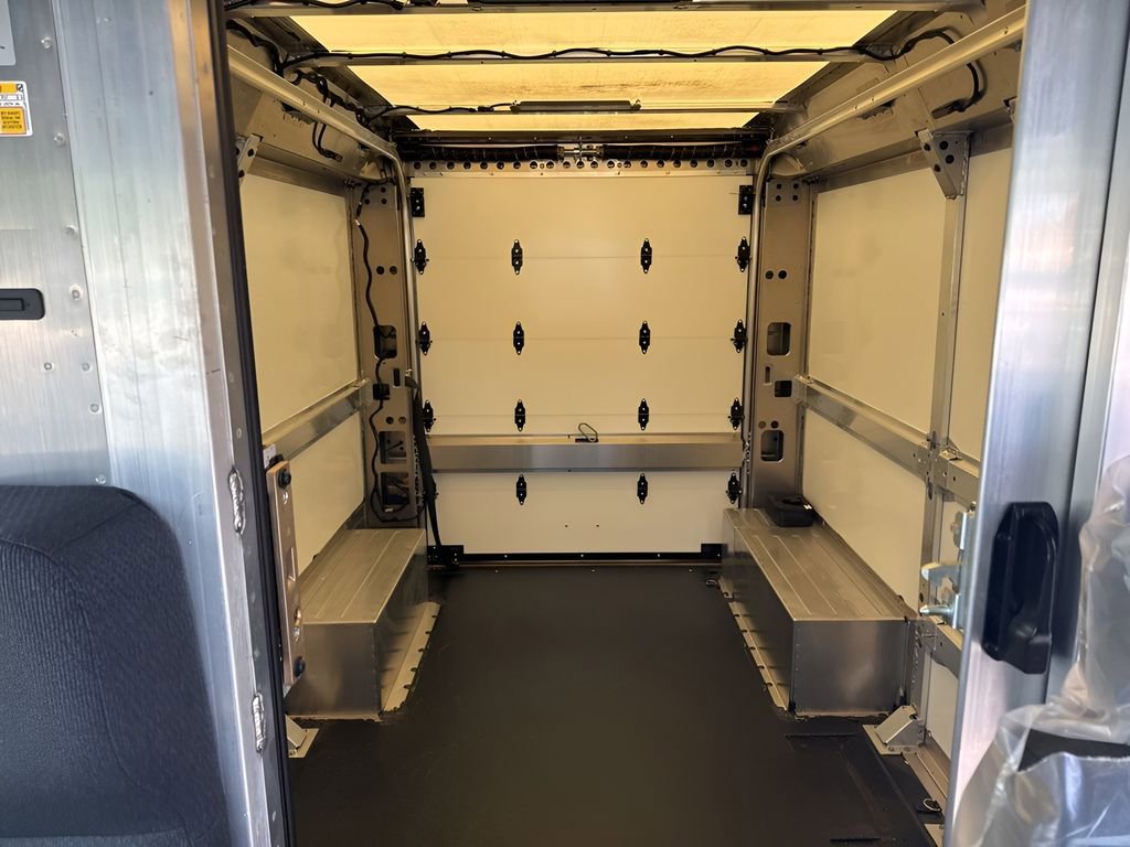 Used 2024 Chevrolet Brightdrop 400 w/ Commercial Equipment Package AWD/4WD image 10