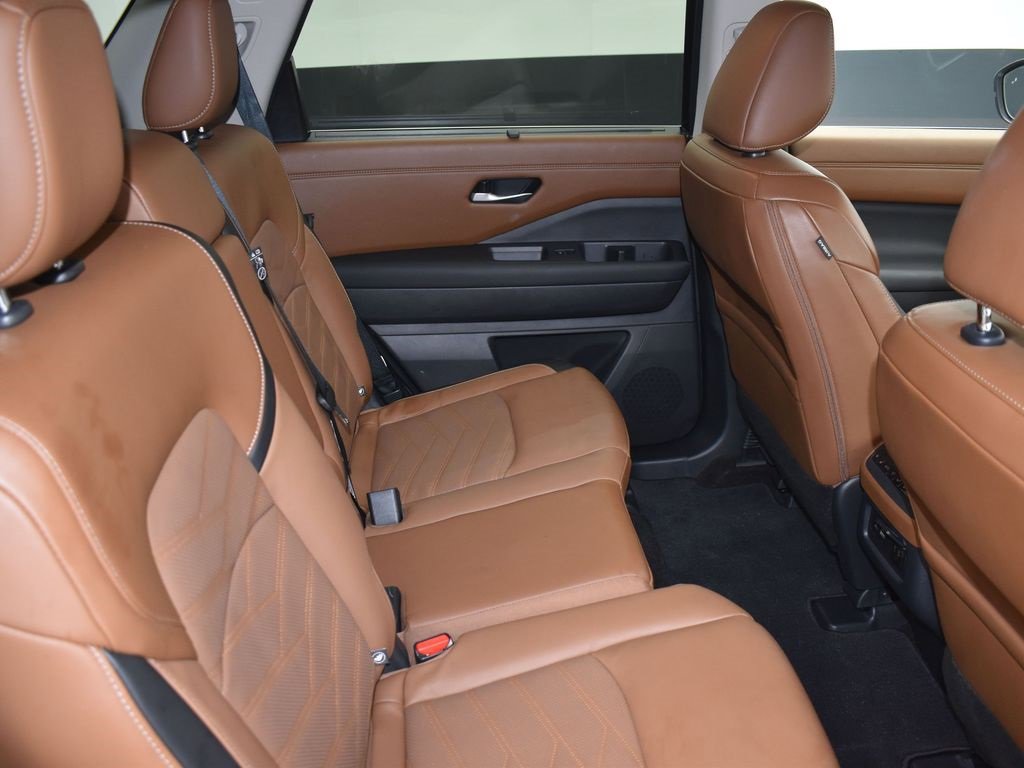 Used 2024 Nissan Pathfinder Platinum w/ Cargo Package image 22