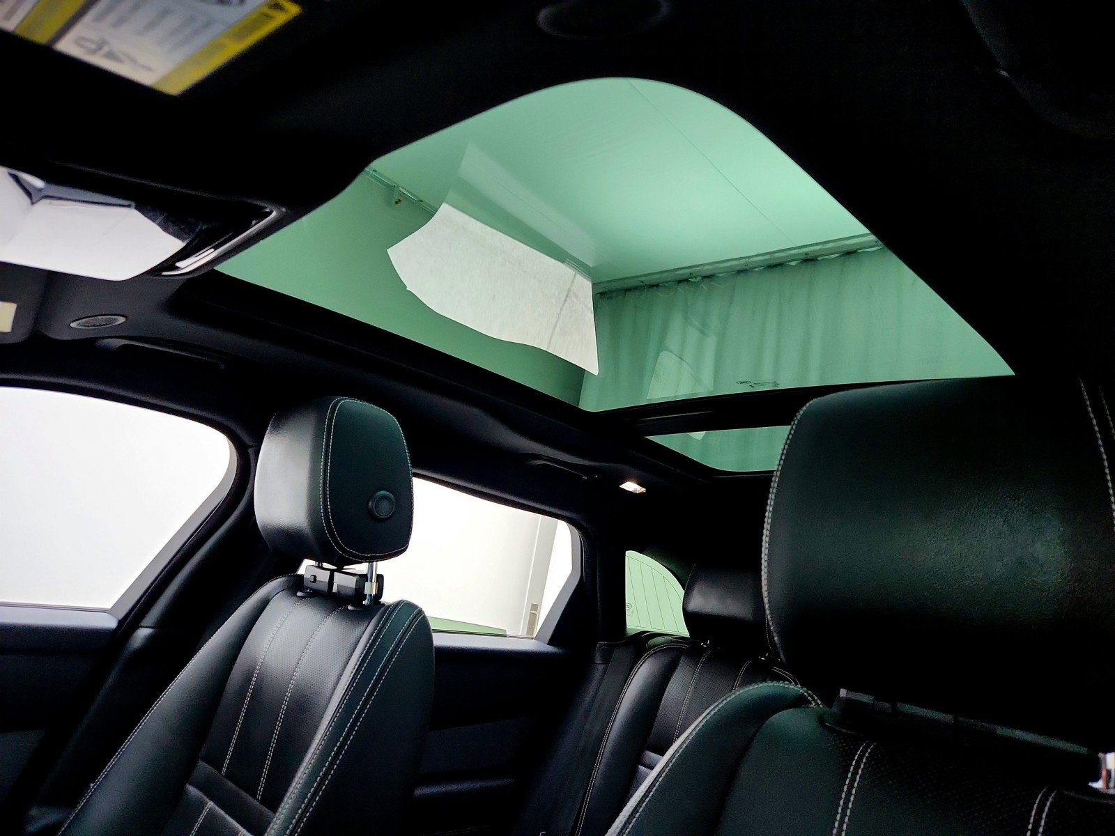 Used 2023 Land Rover Range Rover Velar R-Dynamic S image 13