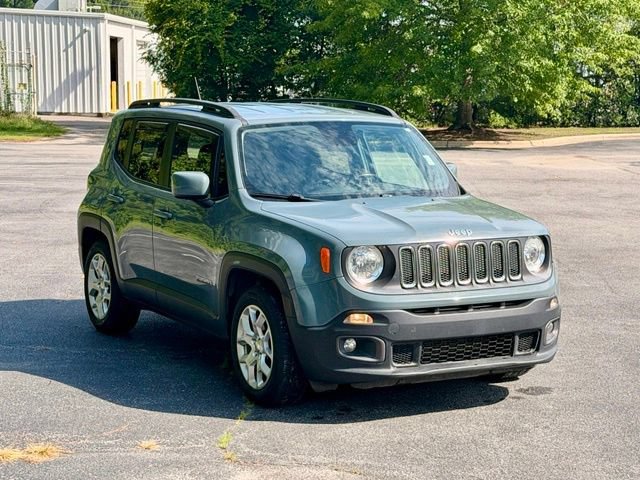 Used 2017 Jeep Renegade Latitude w/ Popular Equipment Group FWD image 11