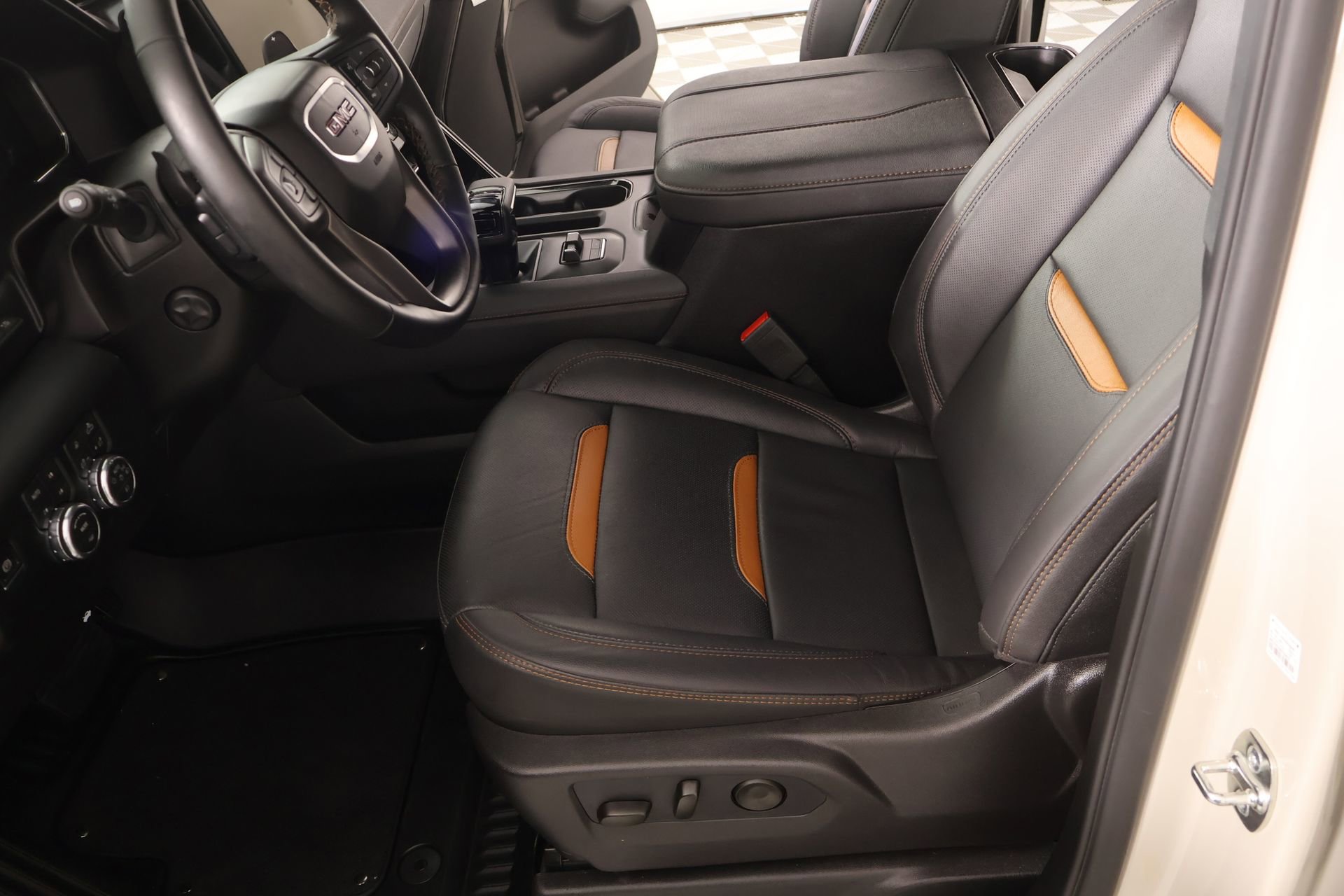 Used 2026 GMC Sierra 1500 AT4 w/ AT4 Premium Package AWD/4WD image 12