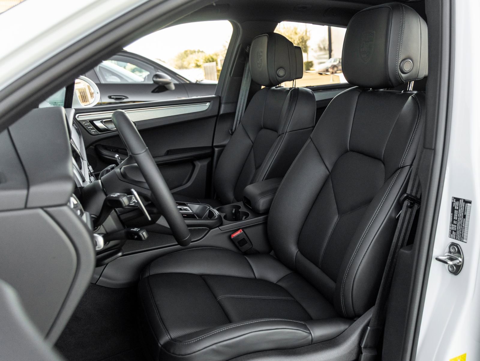 Certified 2026 Porsche Macan AWD/4WD image 5