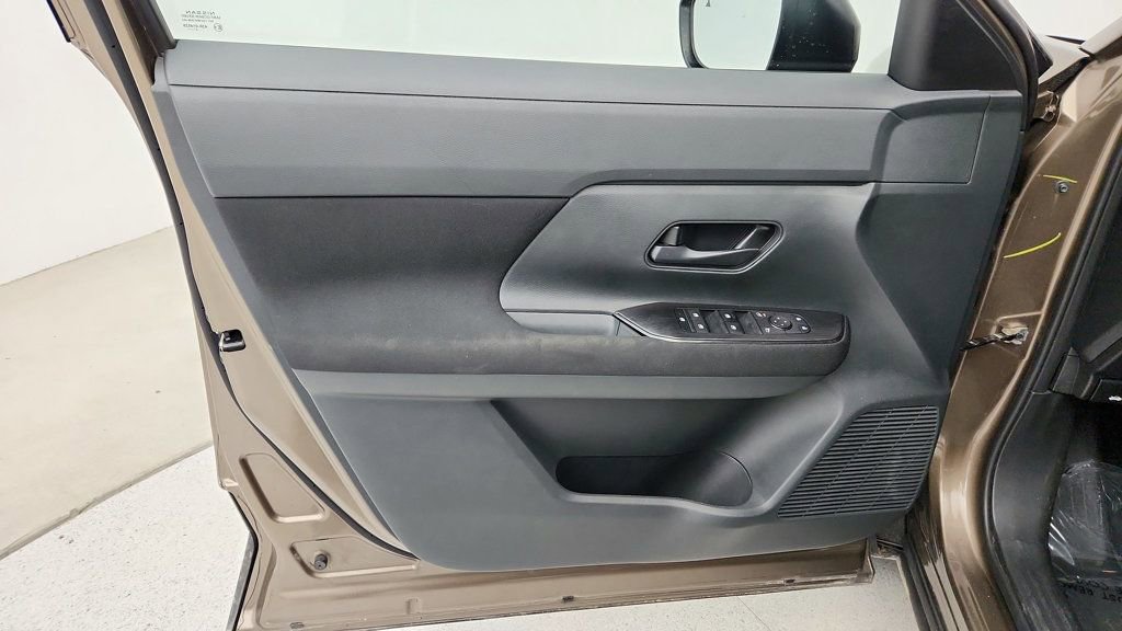 Used 2025 Nissan Kicks S image 10