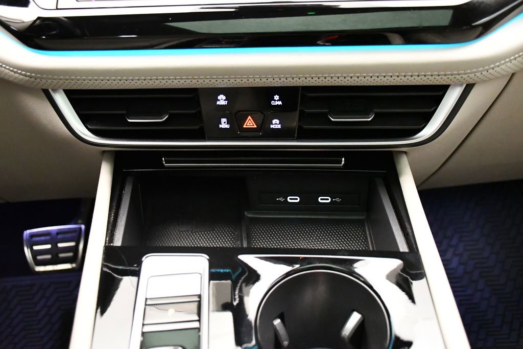 Used 2024 Volkswagen Atlas SEL Premium R-Line image 29