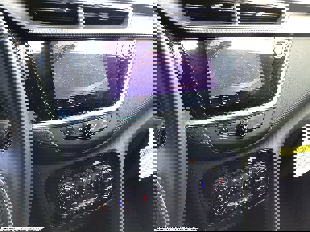 Used 2022 Buick Encore GX Select w/ Sport Touring Package image 9