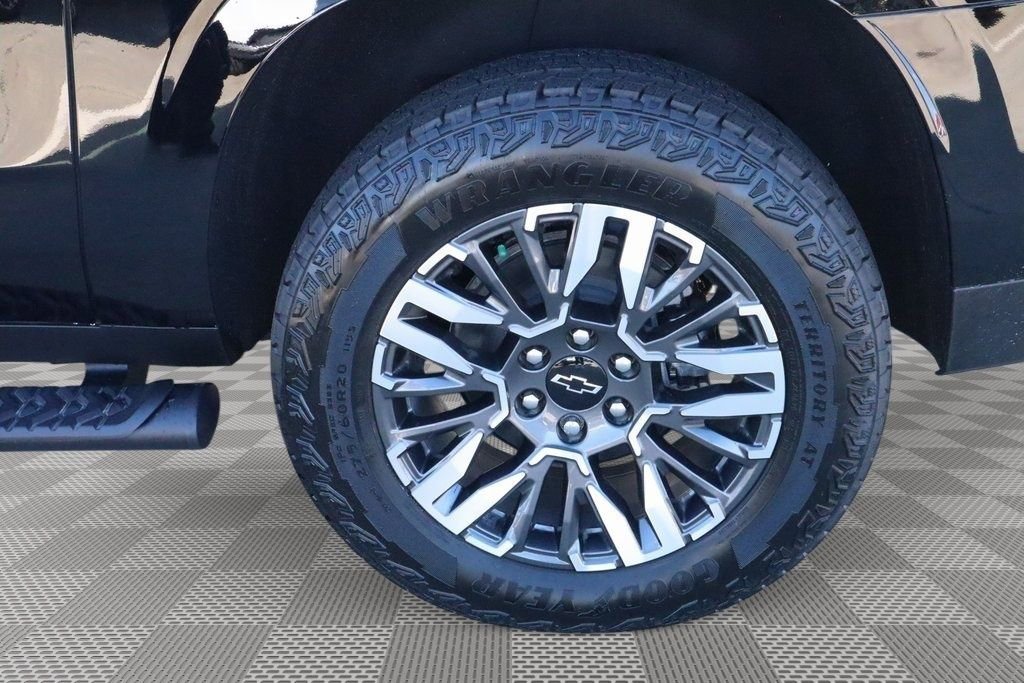 New 2026 Chevrolet Suburban Z71 w/ Comfort Package image 18