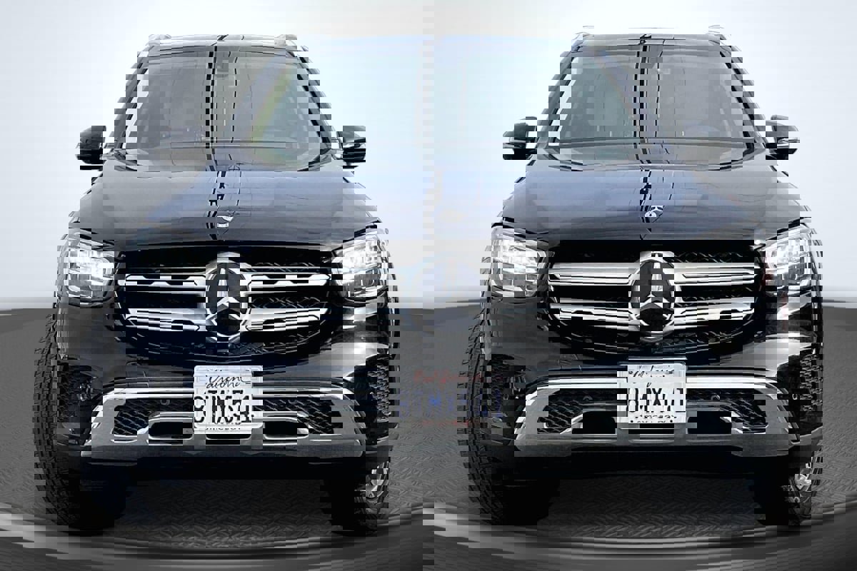 Used 2021 Mercedes-Benz GLC 300 w/ Premium Package image 3