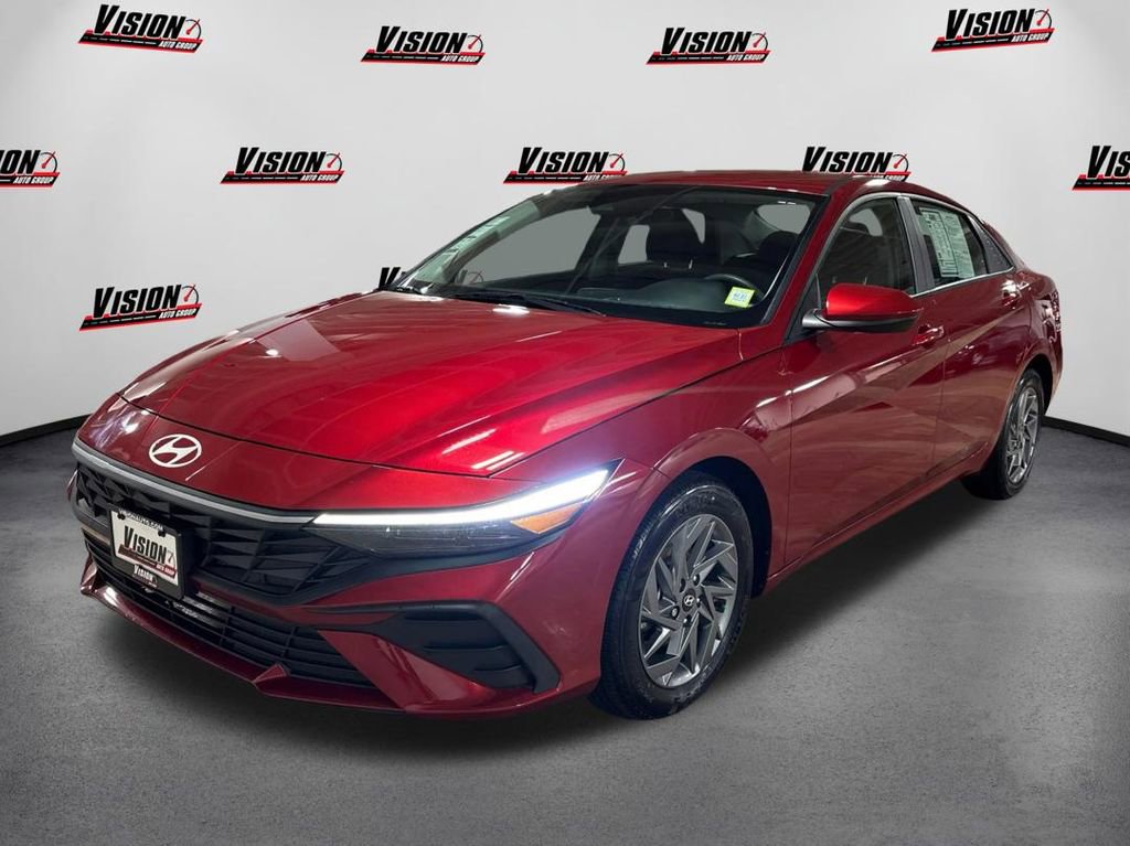 Used 2024 Hyundai Elantra SEL image 1