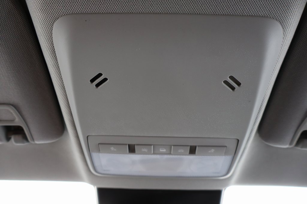 Used 2022 Chevrolet Trax LT w/ LT Convenience Package image 17