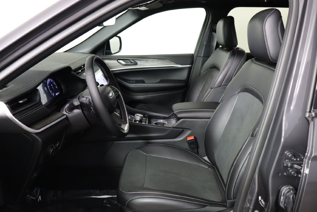 New 2026 Jeep Grand Cherokee Altitude AWD/4WD image 14