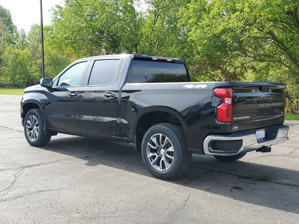 Used 2024 Chevrolet Silverado 1500 LT AWD/4WD image 5