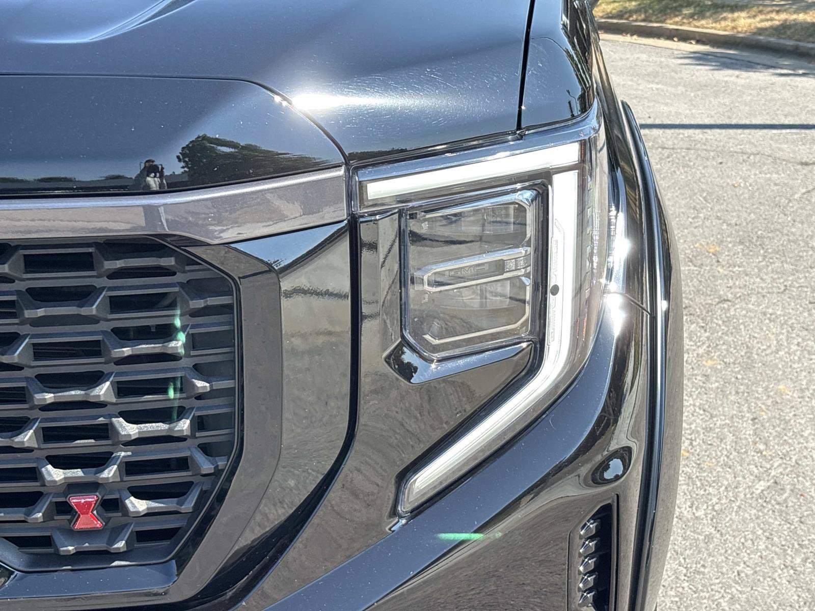 Used 2023 GMC Sierra 1500 AT4 w/ AT4 Premium Package AWD/4WD image 12