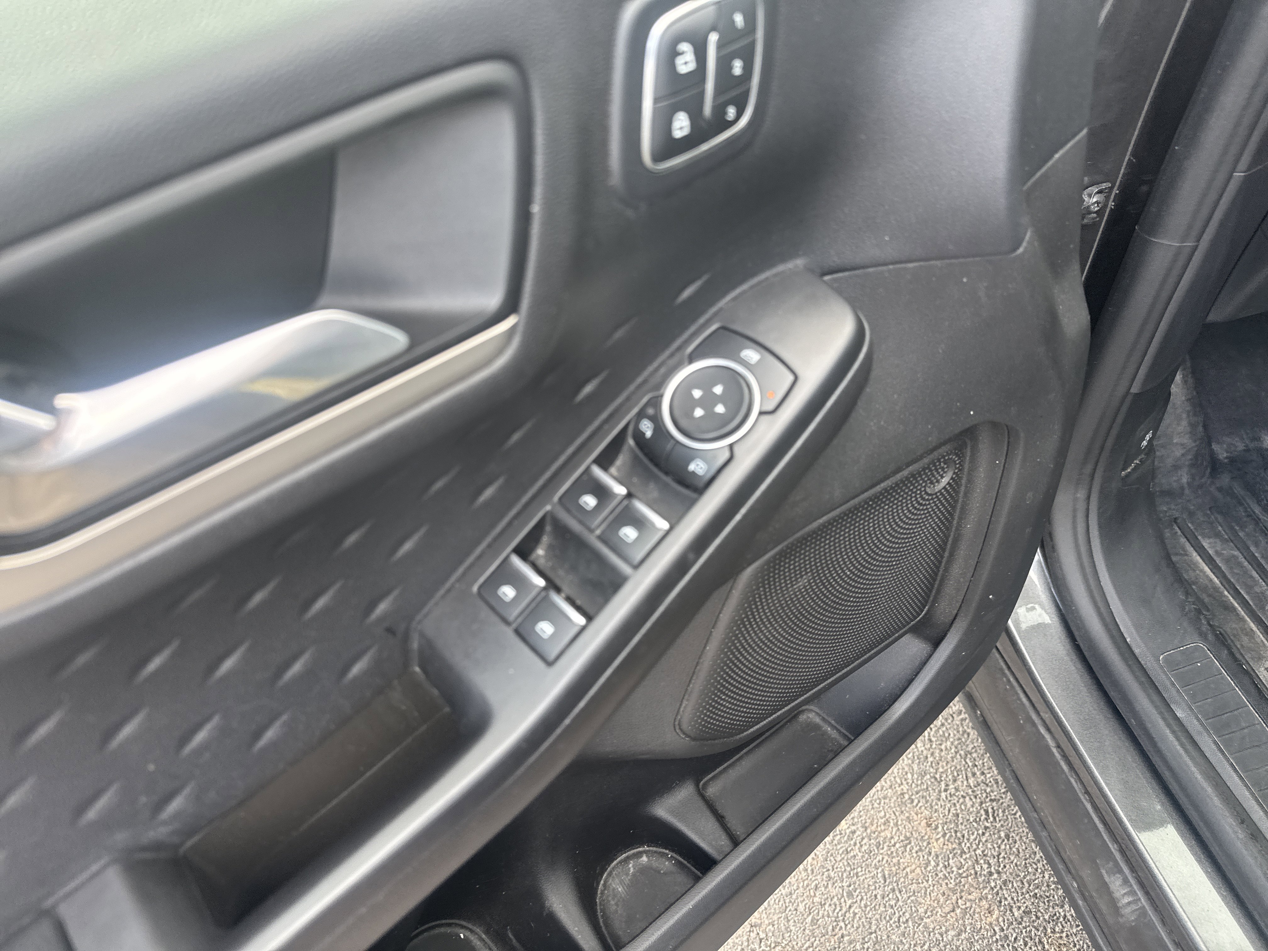 Used 2020 Ford Escape SEL image 16