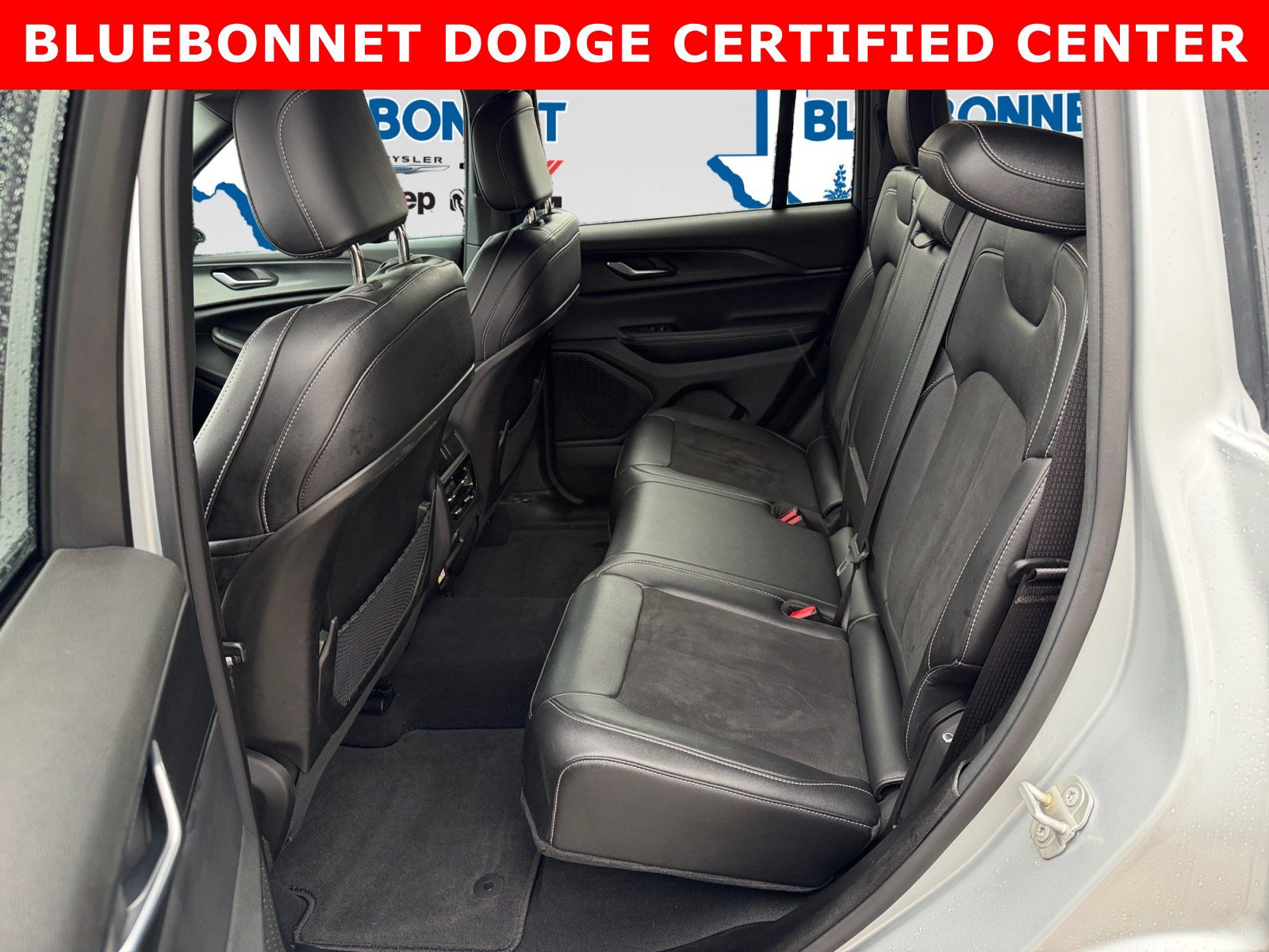 Used 2024 Jeep Grand Cherokee Altitude AWD/4WD image 22